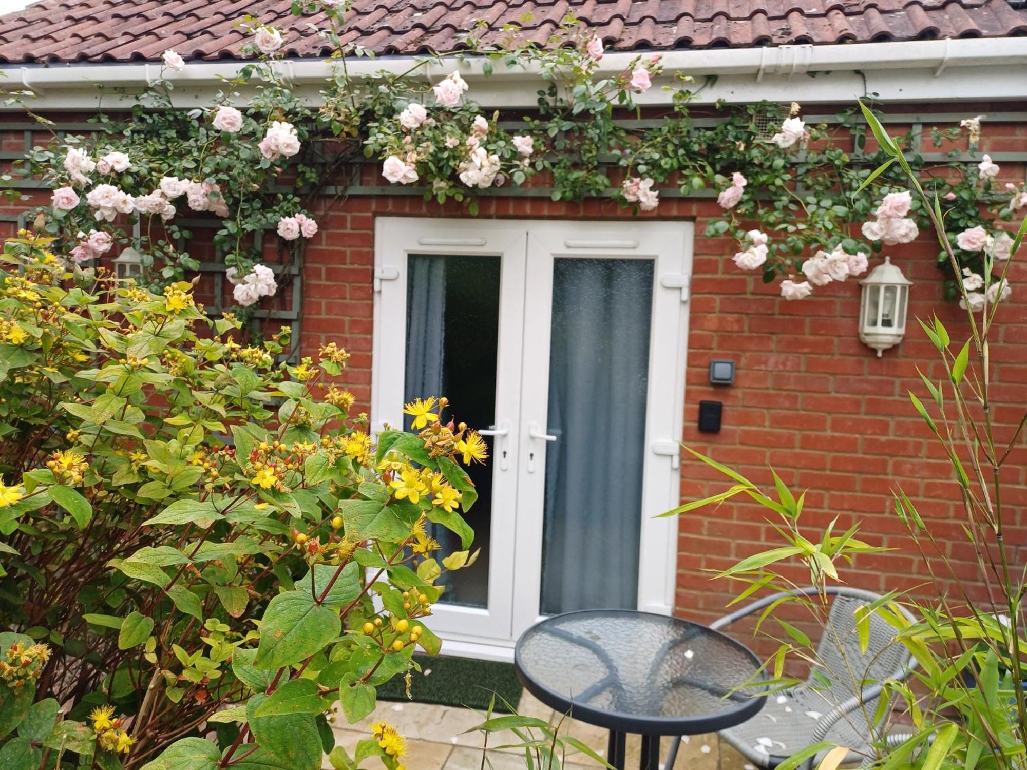 Santi Bhavana Bed & Breakfast Westbury  Exterior foto