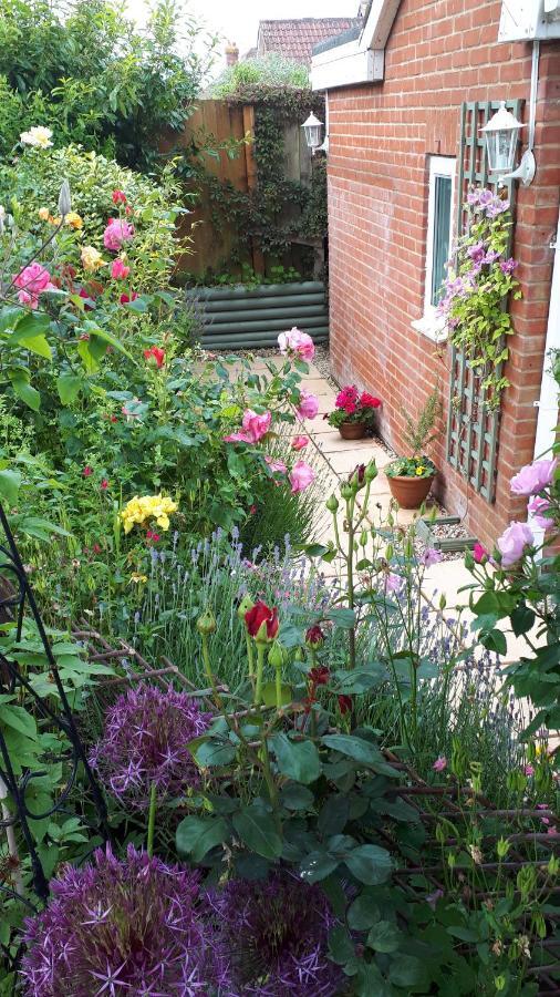 Santi Bhavana Bed & Breakfast Westbury  Exterior foto